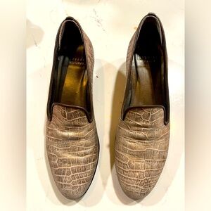 Stuart Weitzman lizard printed gray/silver loafers size 8